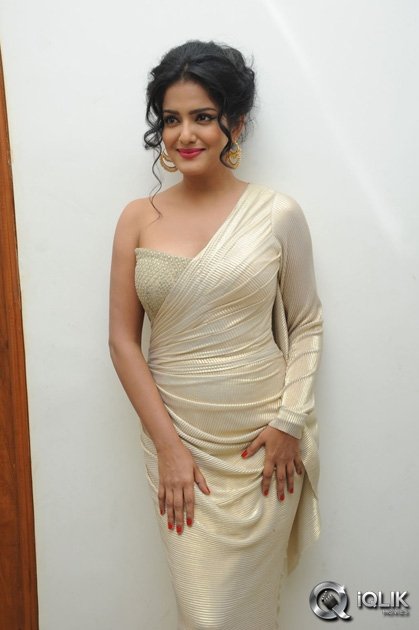 Vishakha-Singh-at-Rowdy-Fellow-Movie-Audio-Launch